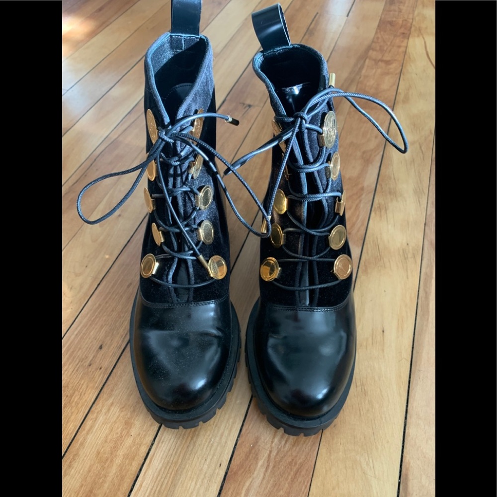 Alexander McQueen never worn new